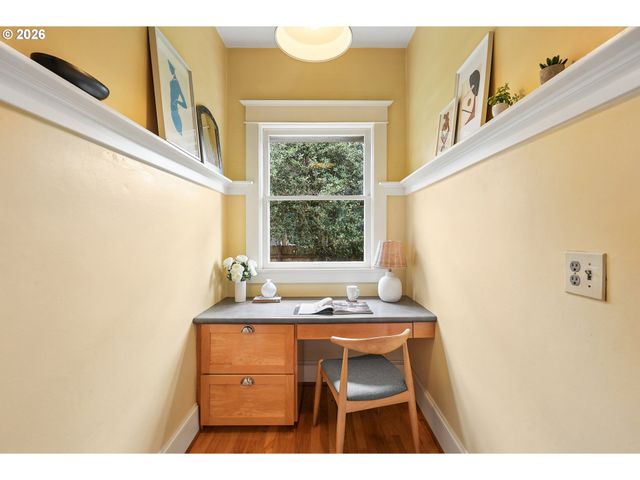 7904 Se TAYLOR St, Portland, OR 97215