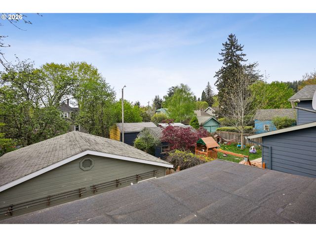 7904 Se TAYLOR St, Portland, OR 97215