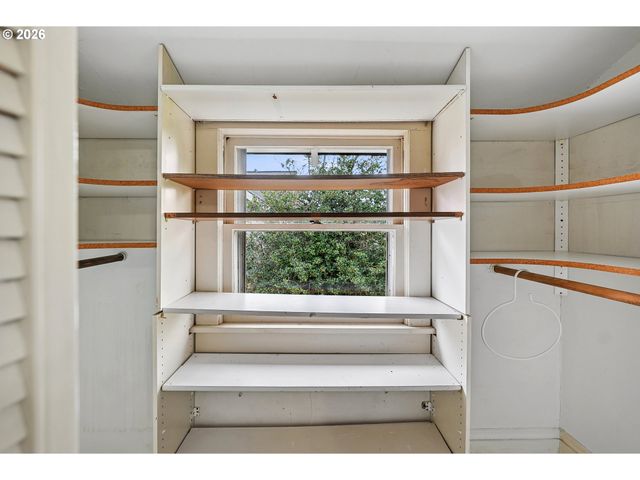 7904 Se TAYLOR St, Portland, OR 97215