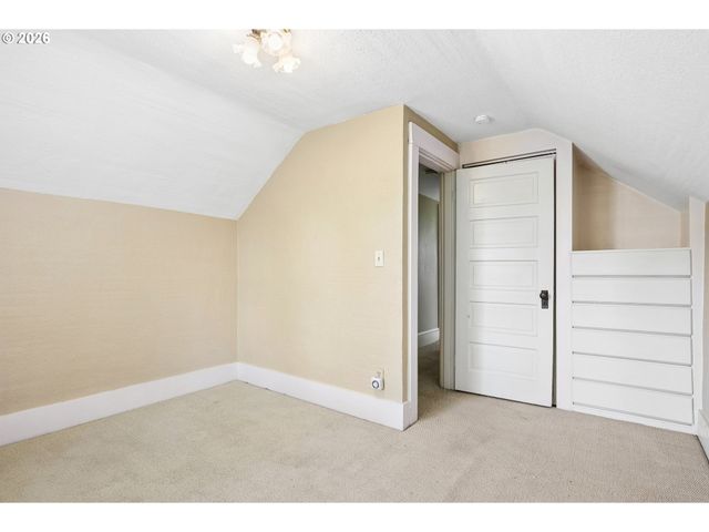 7904 Se TAYLOR St, Portland, OR 97215