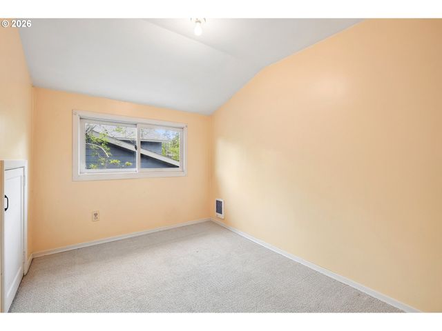 7904 Se TAYLOR St, Portland, OR 97215