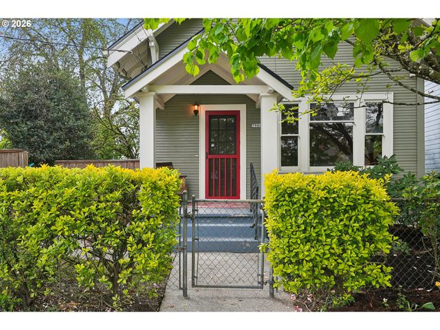 7904 Se TAYLOR St, Portland, OR 97215
