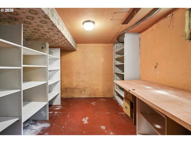 7904 Se TAYLOR St, Portland, OR 97215