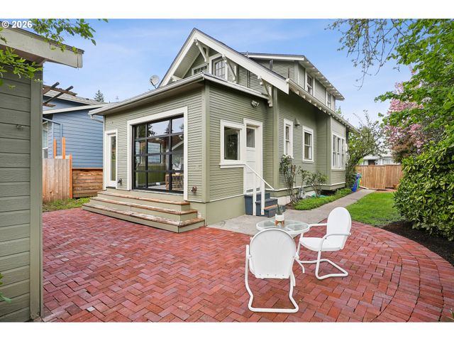 7904 Se TAYLOR St, Portland, OR 97215