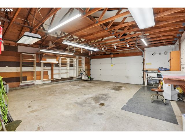 7904 Se TAYLOR St, Portland, OR 97215