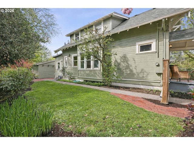 7904 Se TAYLOR St, Portland, OR 97215