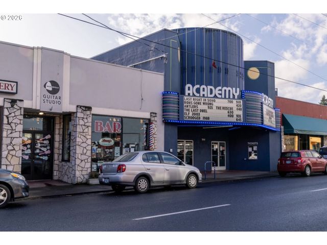 7904 Se TAYLOR St, Portland, OR 97215