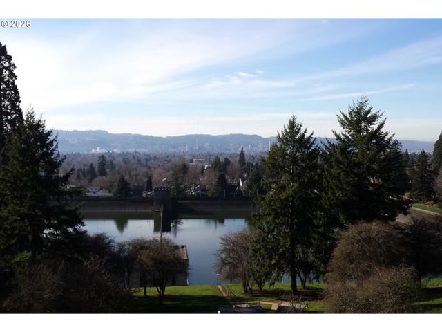 7904 Se TAYLOR St, Portland, OR 97215