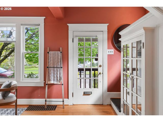 7904 Se TAYLOR St, Portland, OR 97215