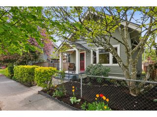 7904 Se TAYLOR St, Portland, OR 97215