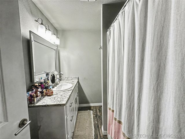 404 E Cottonwood Avenue, Fort Gibson, OK 74434