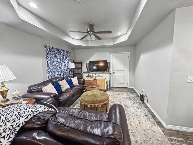 404 E Cottonwood Avenue, Fort Gibson, OK 74434