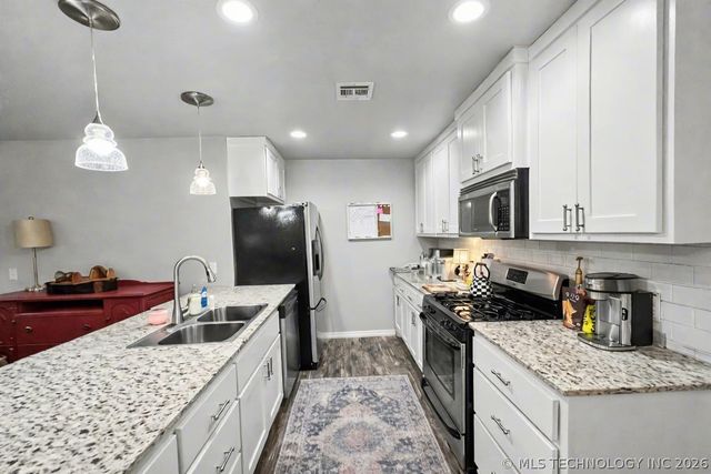 404 E Cottonwood Avenue, Fort Gibson, OK 74434