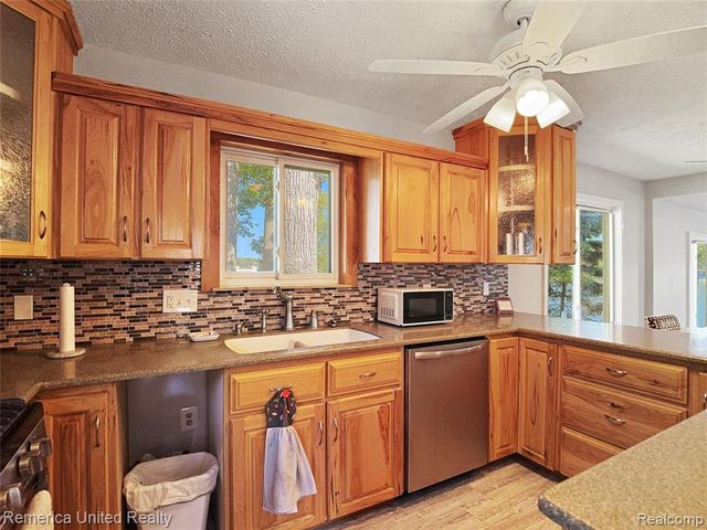 16431 Oak Hill Drive, Fenton, MI 48430