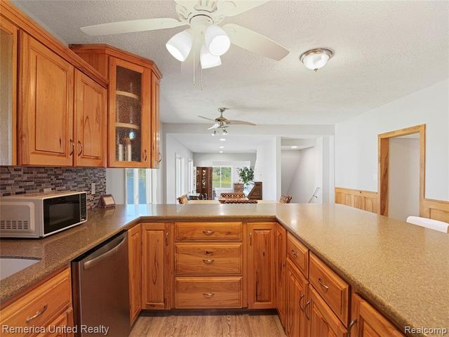 16431 Oak Hill Drive, Fenton, MI 48430