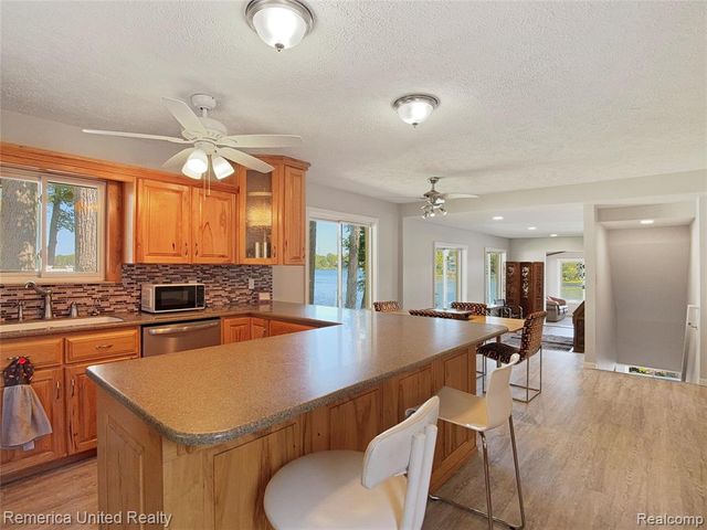 16431 Oak Hill Drive, Fenton, MI 48430