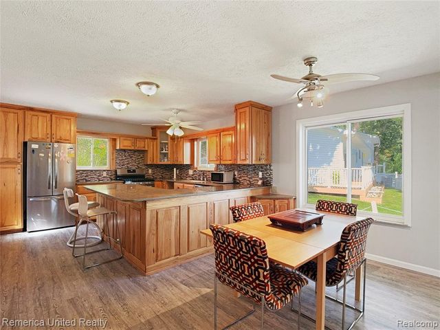 16431 Oak Hill Drive, Fenton, MI 48430