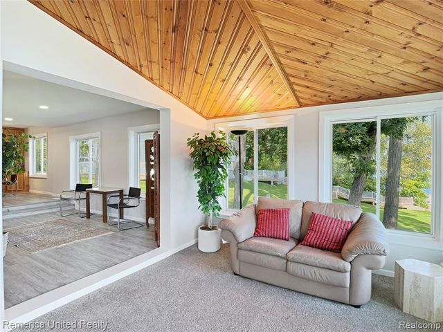 16431 Oak Hill Drive, Fenton, MI 48430