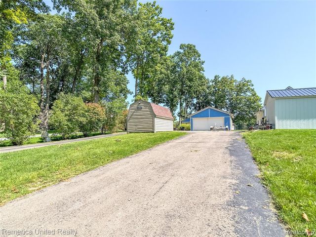 16431 Oak Hill Drive, Fenton, MI 48430