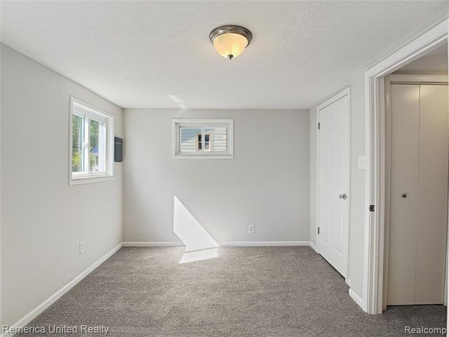 16431 Oak Hill Drive, Fenton, MI 48430