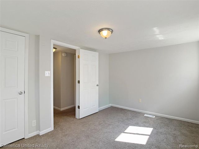 16431 Oak Hill Drive, Fenton, MI 48430