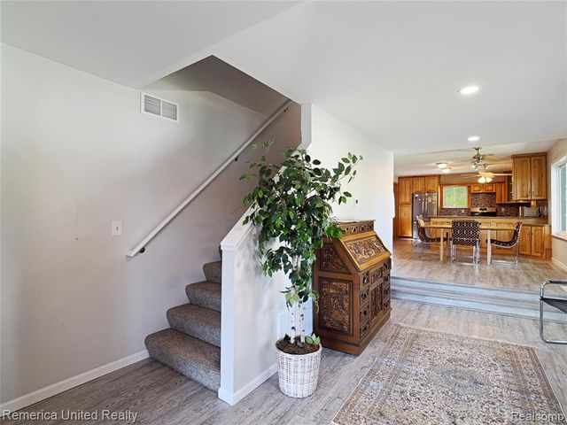 16431 Oak Hill Drive, Fenton, MI 48430