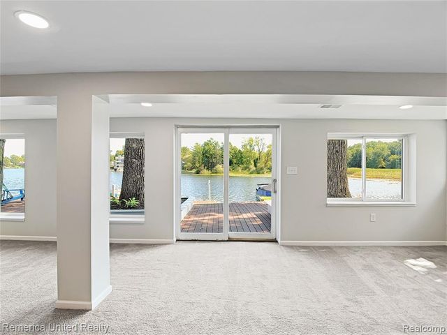 16431 Oak Hill Drive, Fenton, MI 48430