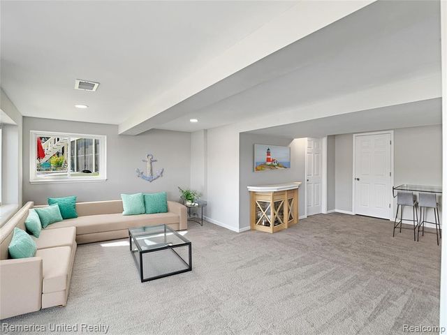 16431 Oak Hill Drive, Fenton, MI 48430
