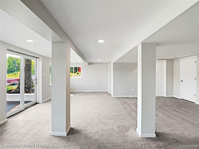 16431 Oak Hill Drive, Fenton, MI 48430