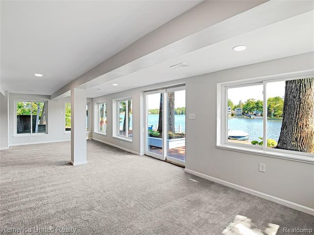 16431 Oak Hill Drive, Fenton, MI 48430