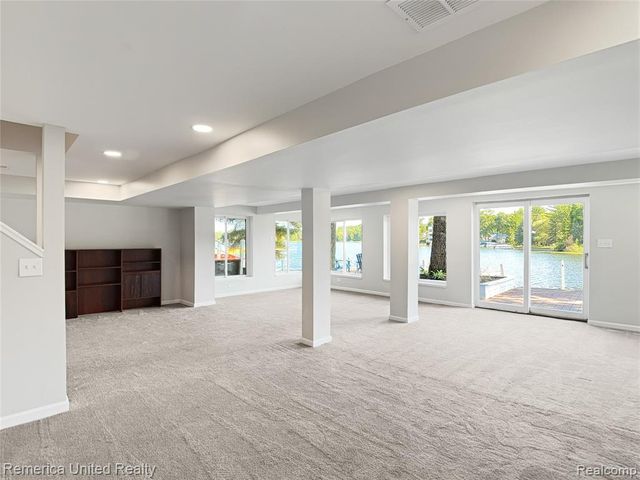 16431 Oak Hill Drive, Fenton, MI 48430