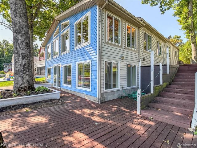 16431 Oak Hill Drive, Fenton, MI 48430