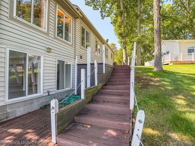 16431 Oak Hill Drive, Fenton, MI 48430
