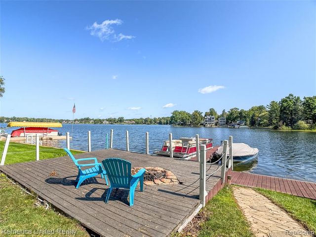 16431 Oak Hill Drive, Fenton, MI 48430
