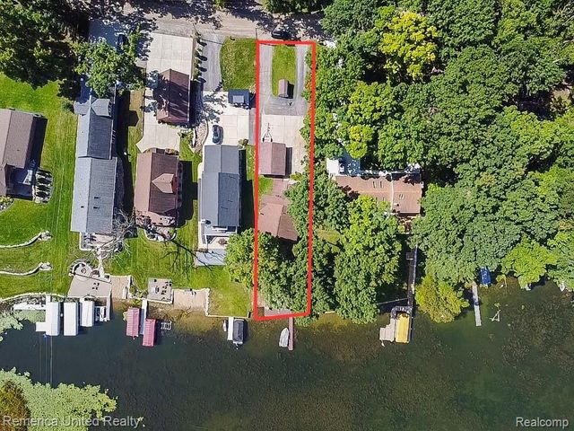16431 Oak Hill Drive, Fenton, MI 48430