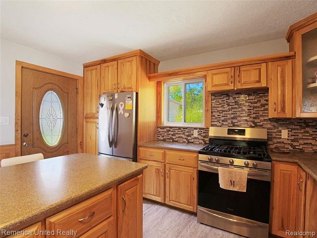 16431 Oak Hill Drive, Fenton, MI 48430