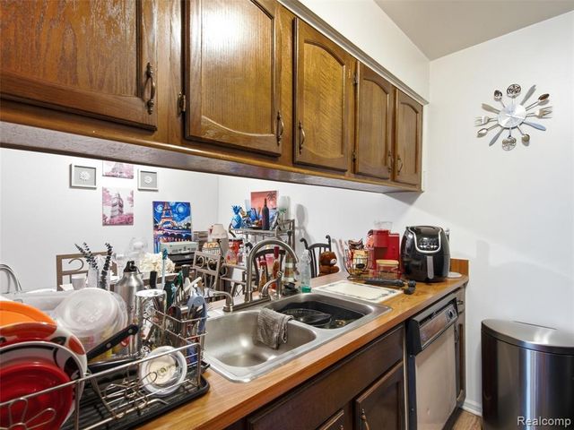 29714 Utica Road, Roseville, MI 48066