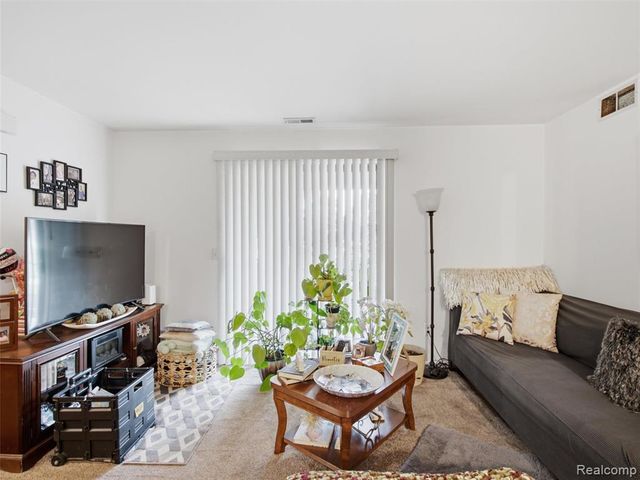29714 Utica Road, Roseville, MI 48066