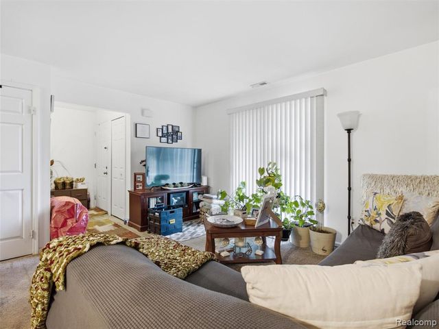 29714 Utica Road, Roseville, MI 48066