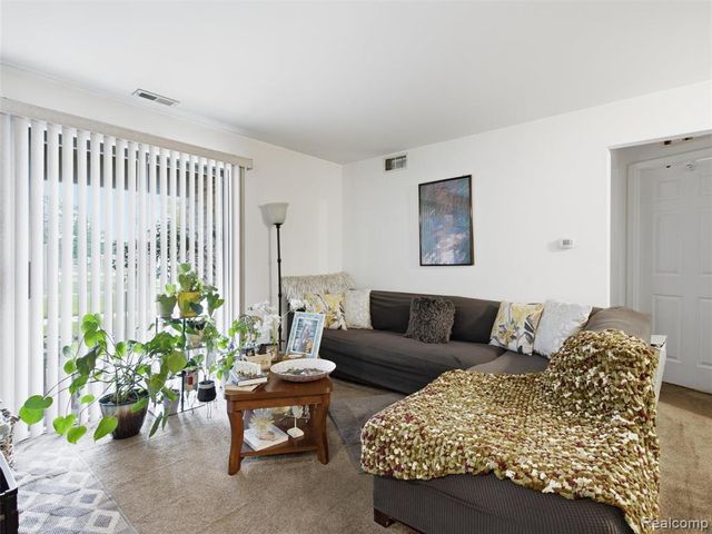 29714 Utica Road, Roseville, MI 48066