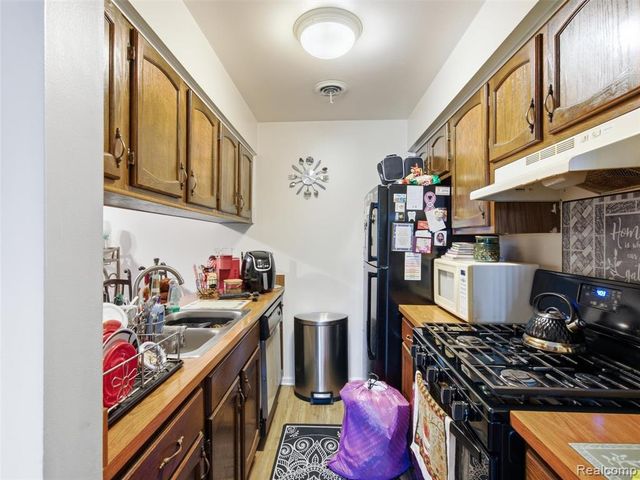 29714 Utica Road, Roseville, MI 48066