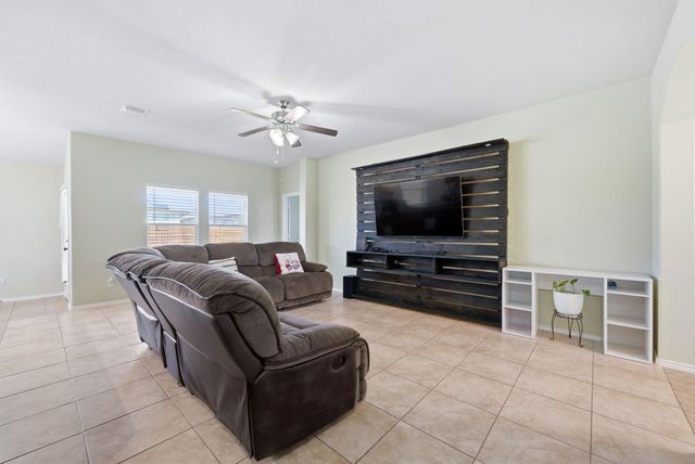 117 Hematite LN, Jarrell, TX 76537