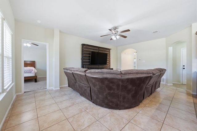 117 Hematite LN, Jarrell, TX 76537