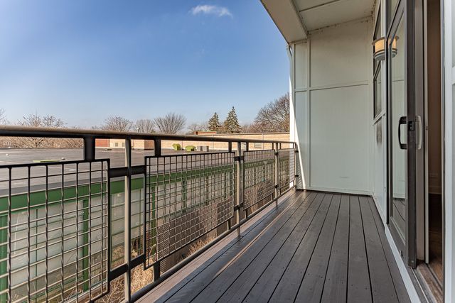 2100 GREENWOOD Street 107, Evanston, IL 60201