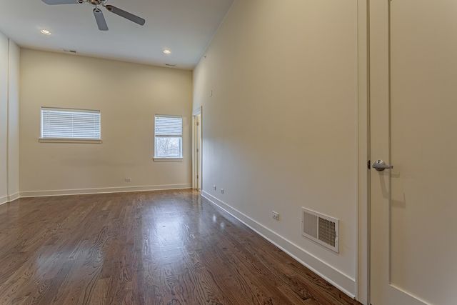 2100 GREENWOOD Street 107, Evanston, IL 60201