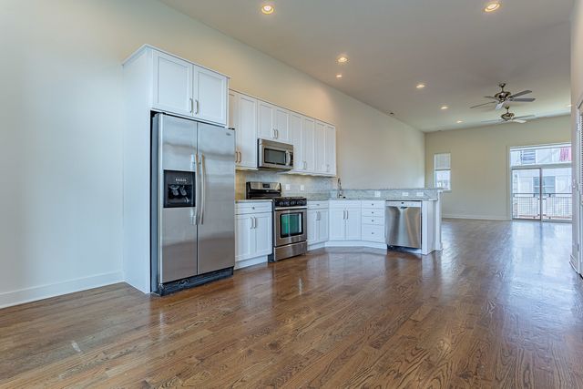 2100 GREENWOOD Street 107, Evanston, IL 60201