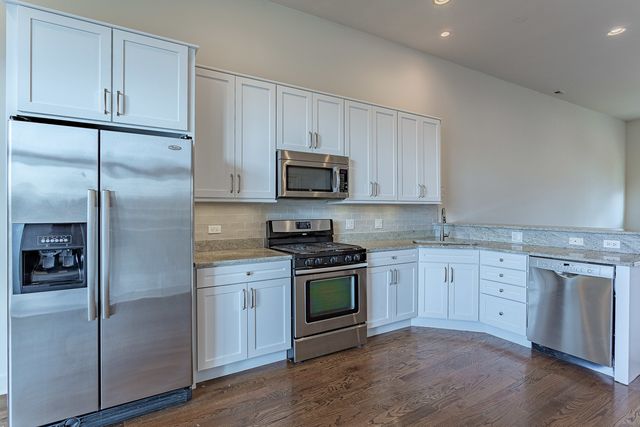 2100 GREENWOOD Street 107, Evanston, IL 60201