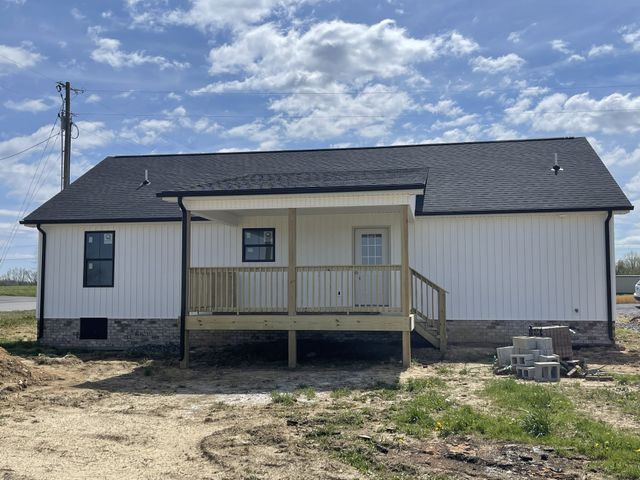 100 Donald Dr, Lafayette, TN 37083