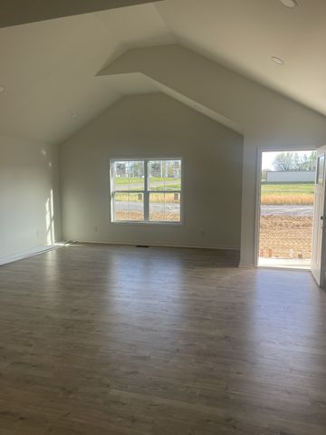 100 Donald Dr, Lafayette, TN 37083