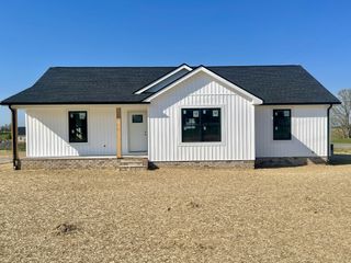 100 Donald Dr, Lafayette, TN 37083